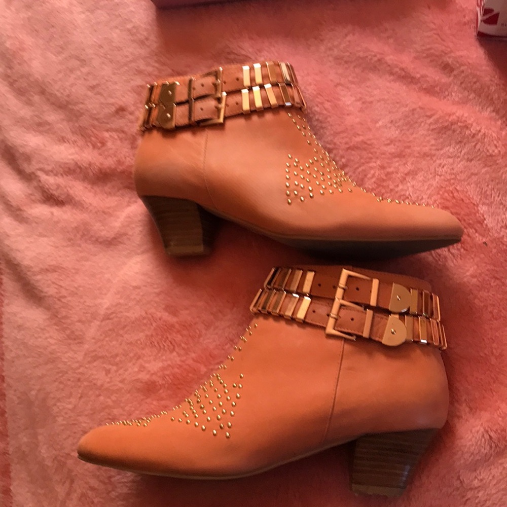 NIB Jeffrey Campbell Benatar booties